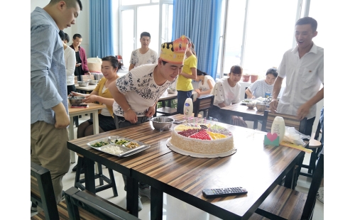 火紅六月，濃情生日會