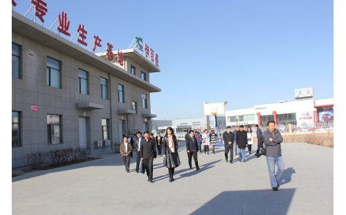 黨建引領(lǐng)促減稅降費(fèi)落地，黨員帶頭抓普惠政策落實(shí)