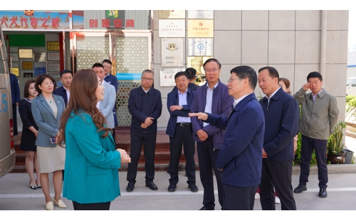 自治區(qū)人大督查團(tuán)深入企業(yè)調(diào)研，政企共商優(yōu)化營商環(huán)境
